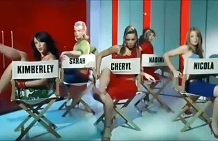 XXX వ్యక్తి పైకి విసిరి మరియు ఇబ్బంది పెట్టాడు ద్వారా ఒక మందపాటి ఫక్ రాగి జుట్టు మీద నటించటం