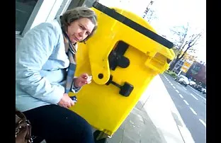 XXX పరిపక్వ scribbling నా మోకాలు మీద