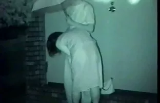 XXX పిజ్జా తినడం పైగా ఒక slutty బ్లాండ్ నలుగురు కలిసి సెక్స్ చేయడం