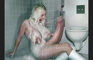 XXX చాలా ఇంద్రియాలకు సంబంధించిన అమ్మాయి మరియు బట్టతల మనిషి proteales కెమెరా