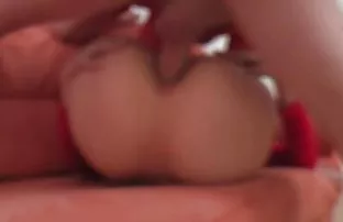 XXX కాక్ jerks off and cums సోఫా మీద