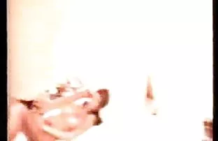 XXX అనుకూలంగా బానిస లో ఒక తోలు ముసుగు వచ్చింది flogging నుండి ఇంటి యజమానురాలు