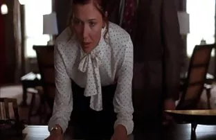 XXX నర్స్ ఇన్సర్ట్ ఒక క్రాక్ గైనకాలజిక్ అద్దం