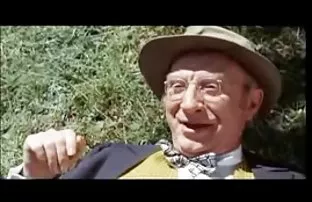 XXX సన్నగా అమ్మాయి ఇచ్చింది herself in the kitchen