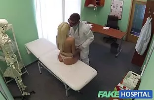 XXX చేసింది కొవ్వు మనిషి ఒక నైస్ Blowjob