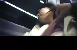 XXX ఎత్తి ఆమె లంగా మరియు గాడిద చొచ్చుకెళ్లింది