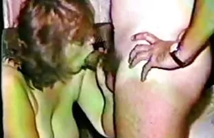 XXX ఇంట్లో తయారు సెక్స్ తో రెండు చిన్న కోడిపిల్లలు