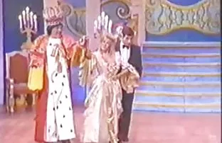 XXX నుండి విరమించుకుంది పిర్రలు ప్యాంటు, మరియు peed స్టాండింగ్ అప్