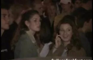 XXX నా భార్య playfully caresses ఆమె భర్త మొడ్డ