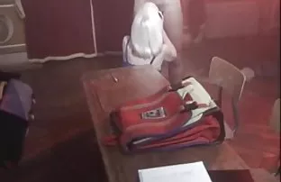 XXX Priglasisli నిపుల్ పై అలంకరించు మరియు అదే సమయంలో ఇబ్బంది పెట్టాడు