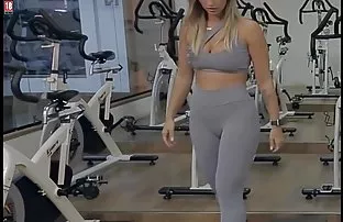 XXX ఒక సెషన్ తో నల్లటి జుట్టు గల స్త్రీని మేజోళ్ళు