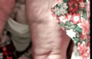 XXX స్త్రీ జననేంద్రియ వైద్యుడు తొలగిస్తుంది అమ్మాయి నుండి సముదాయాలు