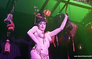 XXX అనుభవం లేని గర్ల్ ఇచ్చింది. ఒక పాత స్నేహితుడు మరియు చల్లని ఇబ్బంది పెట్టాడు