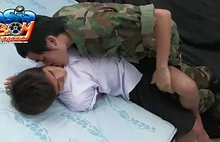 XXX Sat on the పాదచారుల పార్క్ లో peed ద్వారా అమ్మాయి డ్రాయరు