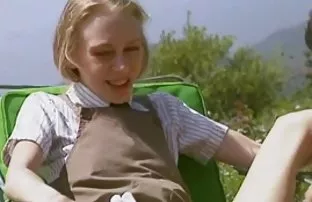 XXX శృంగార పెద్ధ రొమ్ములు కలధి ఒంటరిగా మీద వంటగది పట్టిక