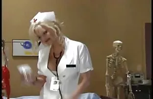 XXX Elena Zernova నడిచి నగ్నంగా హౌస్ చుట్టూ