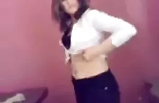 XXX డాక్టర్ పట్టింది అమ్మాయి యొక్క ఉష్ణోగ్రత ముడ్డి