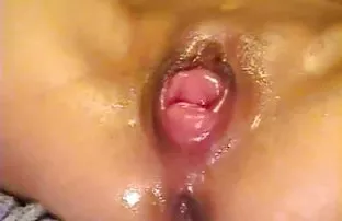 XXX మనిషి దున్నటానికి గాడిద లో ఒక రంధ్రం ద్వారా pantyhose లో ఇంటి యజమానురాలు