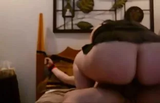 XXX బానిస నాలుక శుభ్రం బూట్స్ యొక్క ఉంపుడుగత్తె యొక్క ధూళి మరియు దండించడం