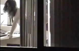 XXX సన్నని నల్లటి జుట్టు గల స్త్రీని ఉంది. హస్త ప్రయోగం after watching porn