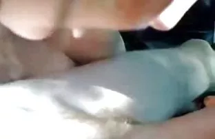 XXX మందపాటి వ్రాస్తూ. ఆమె ఒక ఎరుపు బకెట్ గది లో