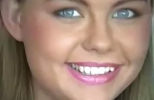 XXX యువ కొంటెచేష్టలు జంట వెబ్ చాట్ కోసం డబ్బు