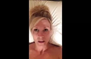 XXX నగ్నంగా నల్లటి జుట్టు గల స్త్రీని మందపాటి ఆత్మవిశ్వాసం sucks