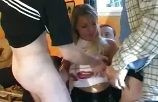 XXX బస్టీ అమ్మాయి వేళ్లు రుద్దుకున్నాడు పూకు