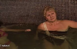 XXX ప్రాంతీయ, పూకు, ఒక కొవ్వొత్తి