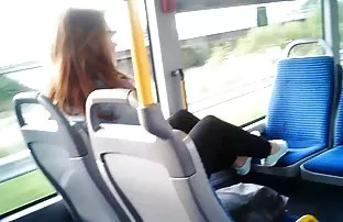 XXX వెళ్ళడానికి భయపడ్డారు టాయిలెట్ మరియు పీ యార్డ్ లో