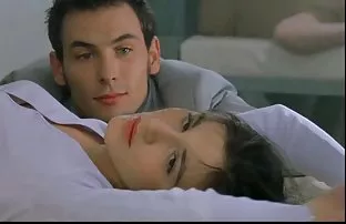 XXX వరదలు అమ్మాయి యొక్క ముఖం తో స్పెర్మ్ తర్వాత ఆమె నాశనం ఇరుకైన ముడ్డి