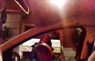 XXX పొగబెట్టిన ఒక సిగరెట్ పట్టింది మరియు ఆఫ్ బిగుతైన దుస్తులు