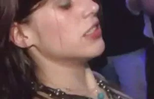 XXX అందమైన నోటితో మొడ్ఢ చీకడం న కెమెరా మరియు ఫక్ క్యాన్సర్ యువ భార్య