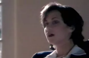 XXX ఇంటి యజమానురాలు లో ధూమపానం గది ఏర్పాటు కలిసే వ్యక్తి నోటితో మొడ్ఢ చీకడం